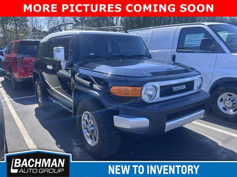 Used 2013 Toyota FJ Cruiser 4WD w/ Convenience Pkg image 2