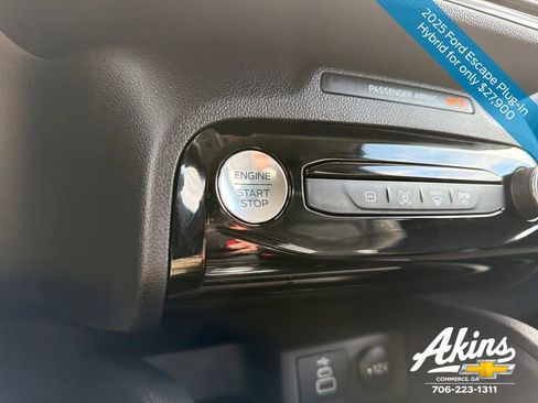 Used 2025 Ford Escape SE FWD image 20