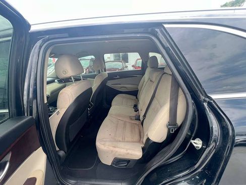 Used 2018 Kia Sorento FWD image 2