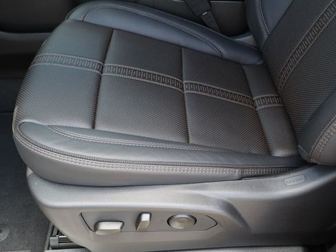 Used 2026 Chevrolet Suburban High Country image 21