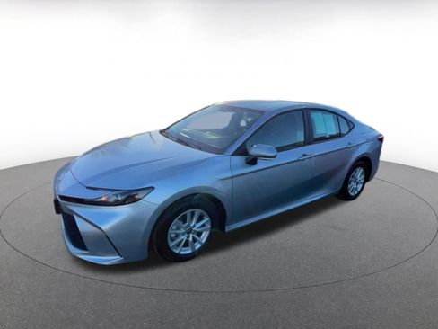 Used 2025 Toyota Camry LE image 9
