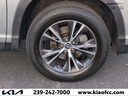 Used 2019 Toyota Highlander LE image 10