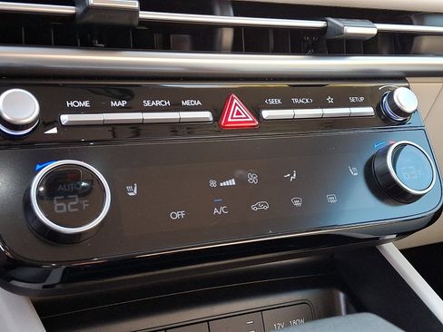 Certified 2025 Hyundai Tucson SEL AWD/4WD image 18