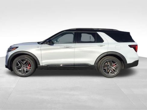 New 2026 Ford Explorer ST-Line w/ ST-Line Street Pack RWD image 2