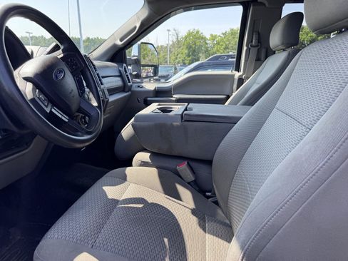 Used 2017 Ford F250 XLT w/ XLT Premium Package AWD/4WD image 8