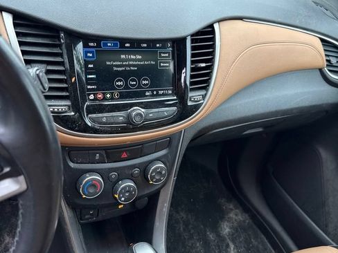 Used 2019 Chevrolet Trax LT w/ LT Convenience Package AWD/4WD image 2