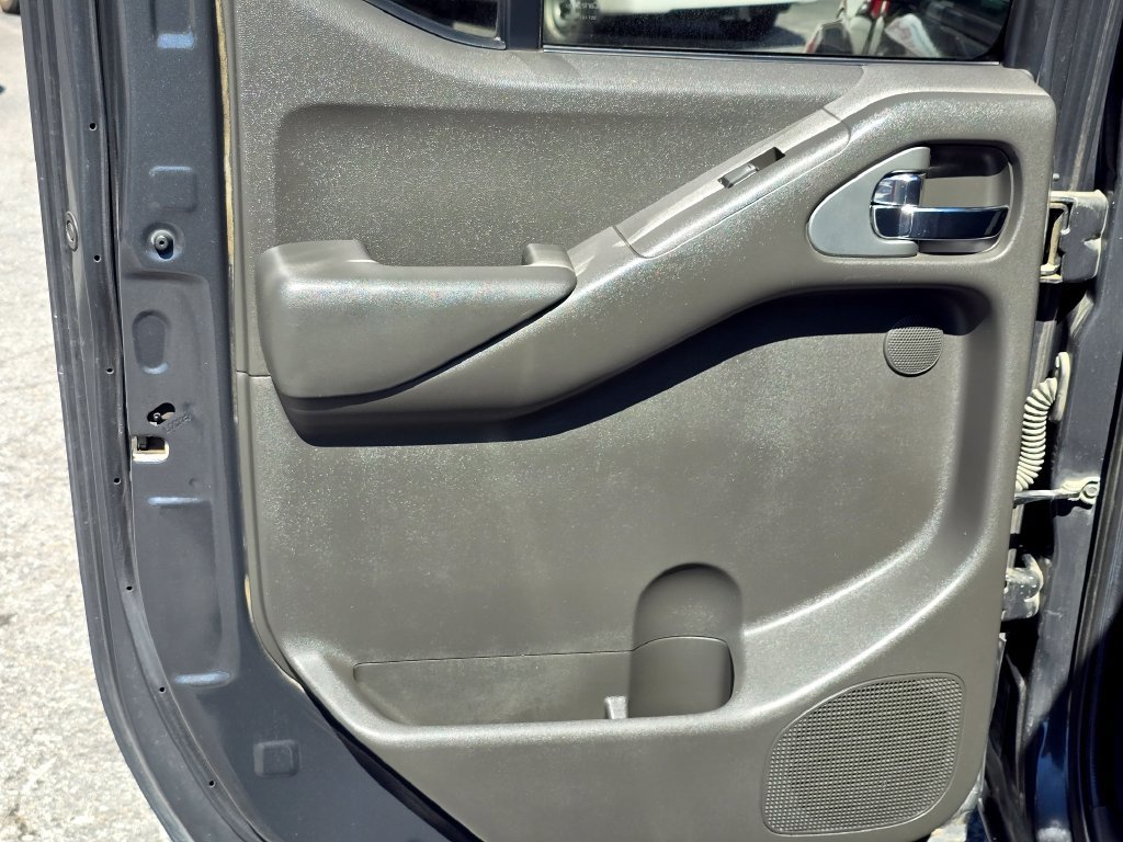 Used 2011 Nissan Frontier PRO-4X AWD/4WD image 46