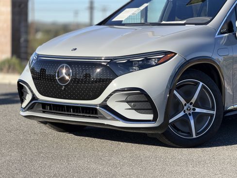 Certified 2023 Mercedes-Benz EQS 580 4MATIC SUV image 3