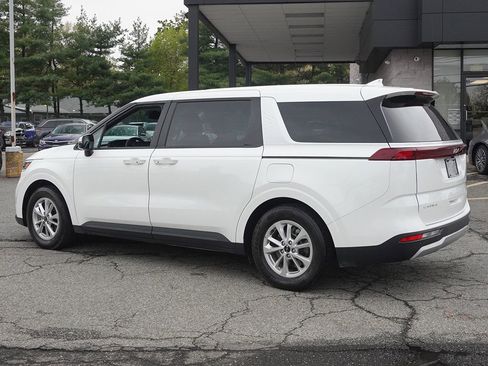 Used 2024 Kia Carnival LX FWD image 9