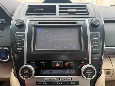 Used 2012 Toyota Camry XLE w/ Convenience Pkg FWD image 31