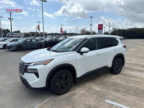 Used 2026 Nissan Rogue SV w/ Cold Weather Package FWD image 3