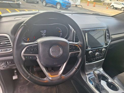 Used 2021 Jeep Grand Cherokee Laredo X image 8