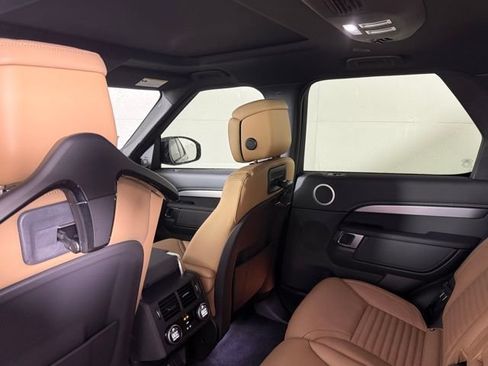 New 2026 Land Rover Discovery Limited Edition AWD/4WD image 25