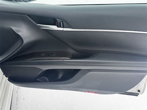 Used 2024 Toyota Camry SE image 13