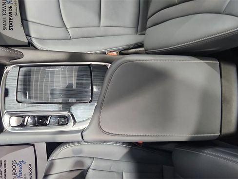 Used 2024 Buick Enclave Essence w/ Experience Buick Package image 25