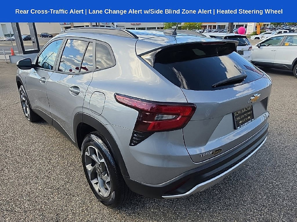 Certified 2024 Chevrolet Trax LT w/ Driver Confidence Package FWD image 5
