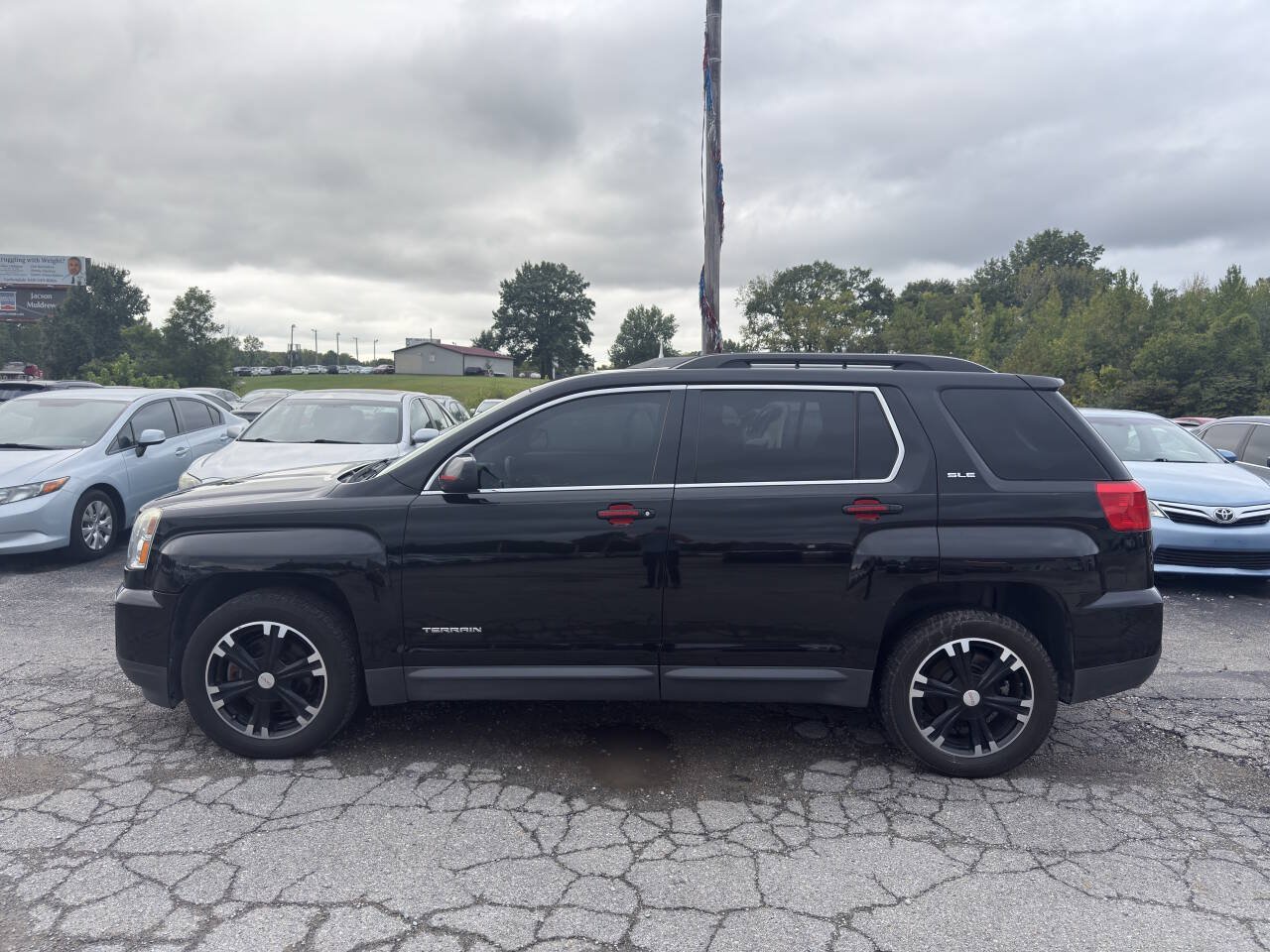 Used 2017 GMC Terrain SLE w/ Nightfall Package FWD image 3