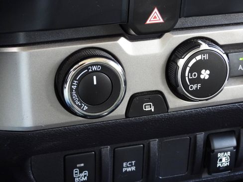 Used 2020 Toyota Tacoma SR5 w/ Technology Package AWD/4WD image 64