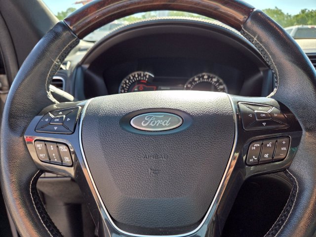 Used 2018 Ford Explorer Platinum AWD/4WD image 25