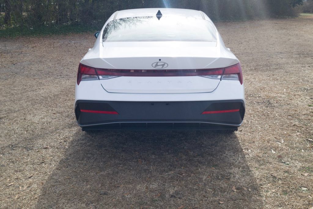 New 2026 Hyundai Elantra SE FWD image 6