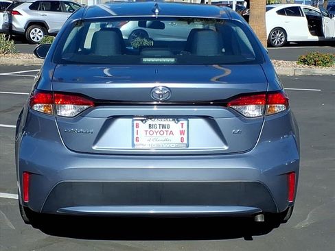 Used 2021 Toyota Corolla LE image 9