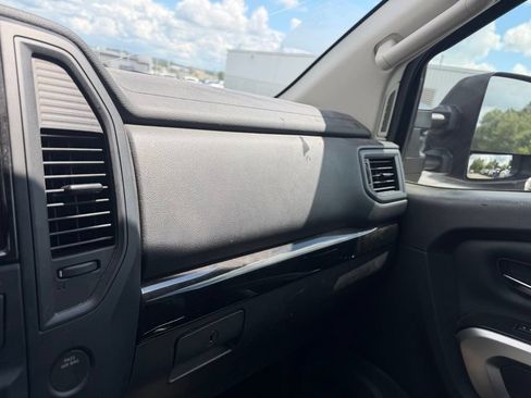 Used 2023 Nissan Titan SV w/ SV Convenience Package RWD image 19