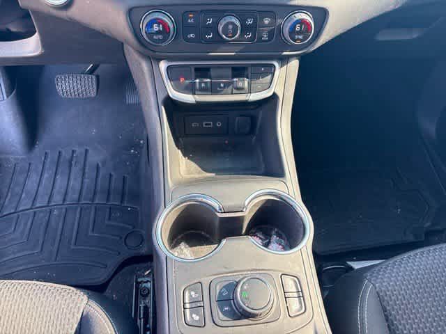 Used 2024 GMC Terrain SLE w/ Driver Convenience Package FWD image 19