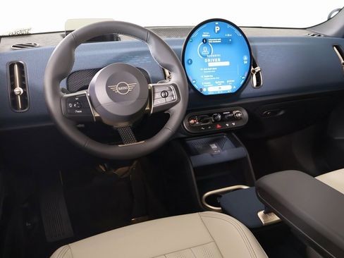 New 2025 MINI Cooper Countryman SE w/ Comfort Package Max image 2