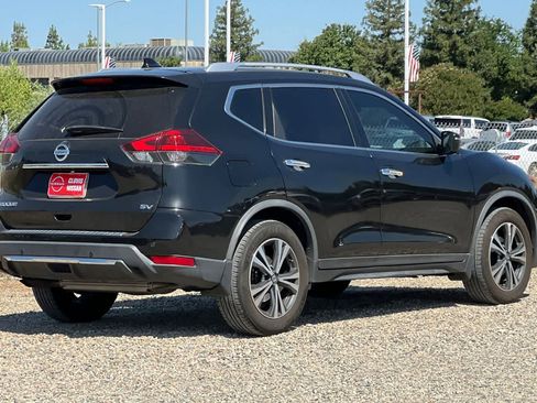 Used 2019 Nissan Rogue SV w/ Premium Package FWD image 3