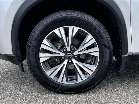 Used 2023 Nissan Rogue SV AWD/4WD image 7