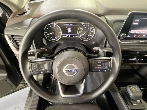 Used 2021 Nissan Rogue SV image 11