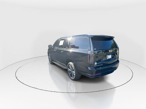 Used 2025 Cadillac Escalade ESV Sport AWD/4WD image 6