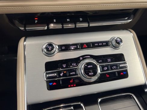 Certified 2022 Lincoln Aviator AWD w/ Premium Package image 19