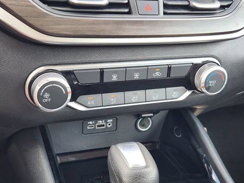 Used 2024 Nissan Altima 2.5 SV FWD image 19