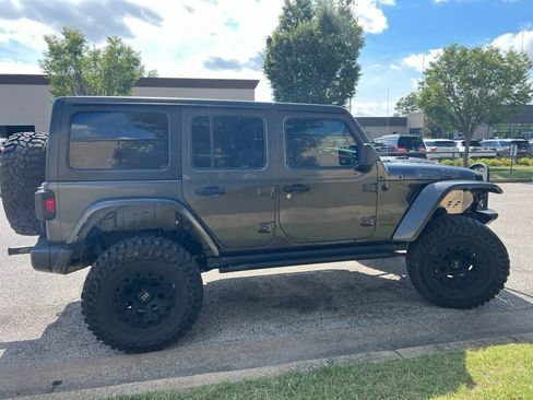 Used 2021 Jeep Wrangler Unlimited Rubicon w/ Cold Weather Group AWD/4WD image 3