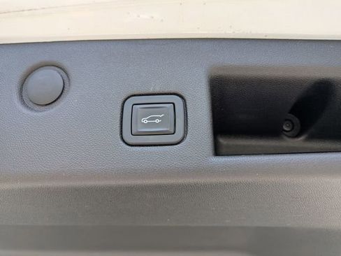 Used 2018 Chevrolet Equinox Premier AWD/4WD image 21