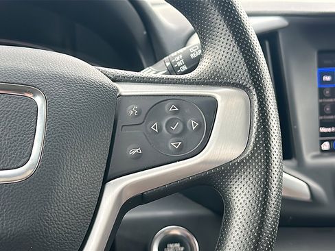 Used 2024 GMC Terrain SLE image 24