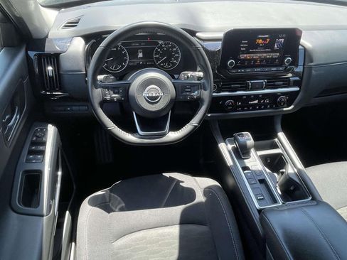 Used 2024 Nissan Pathfinder SV FWD image 11