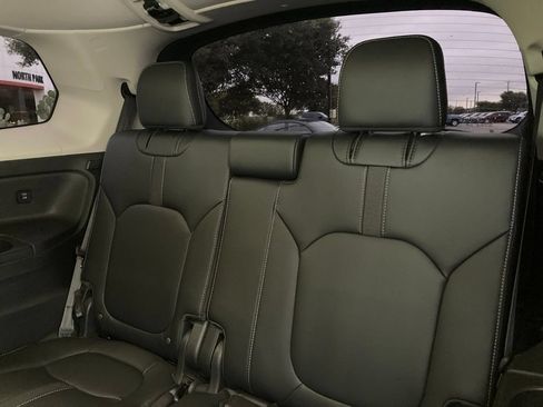 Used 2025 Honda Pilot EX-L image 11