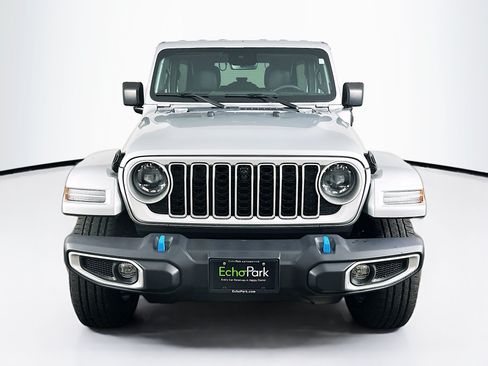 Used 2024 Jeep Wrangler Unlimited Sahara w/ Technology Group AWD/4WD image 2