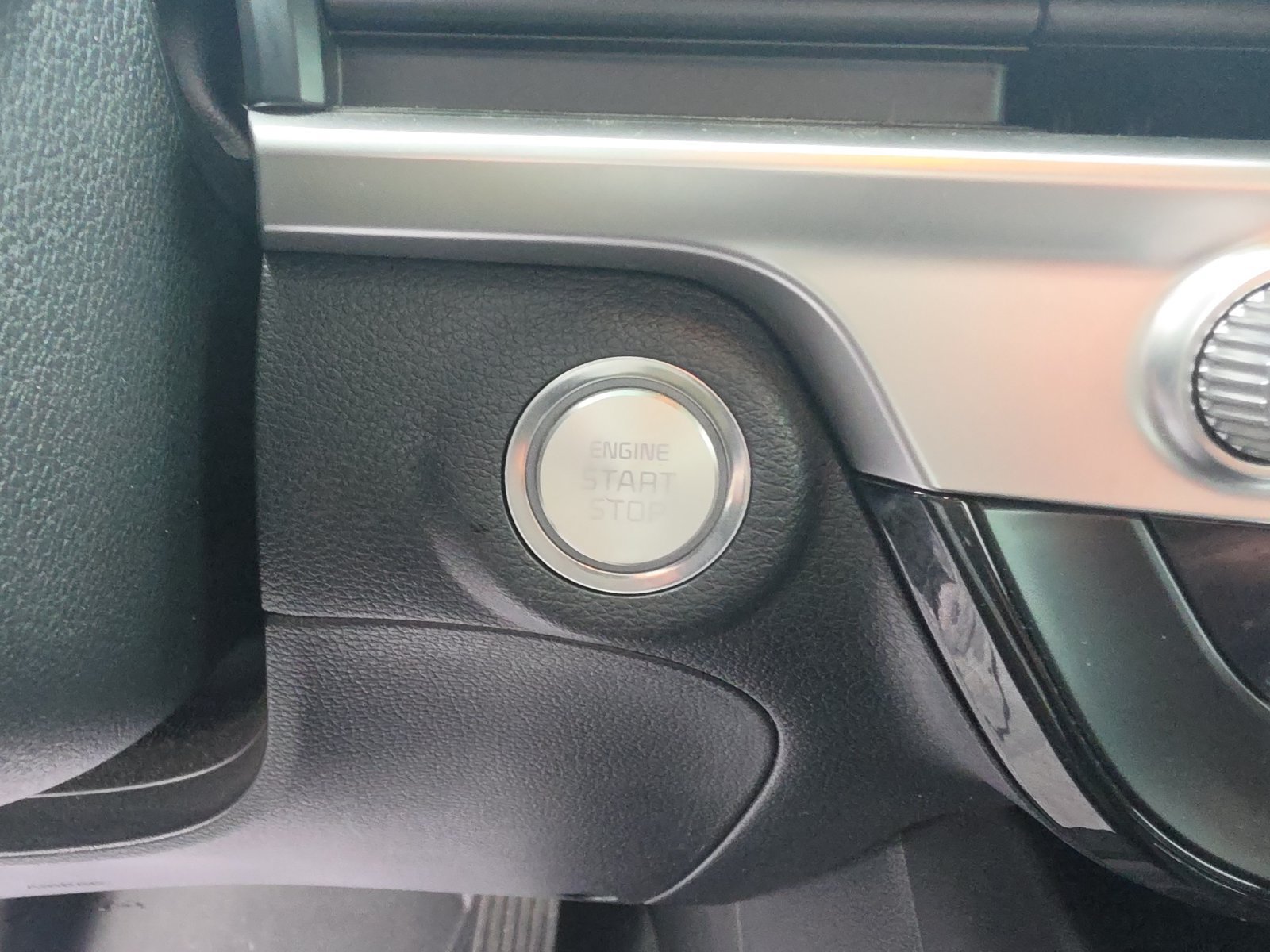 Used 2024 Kia Telluride LX FWD image 24
