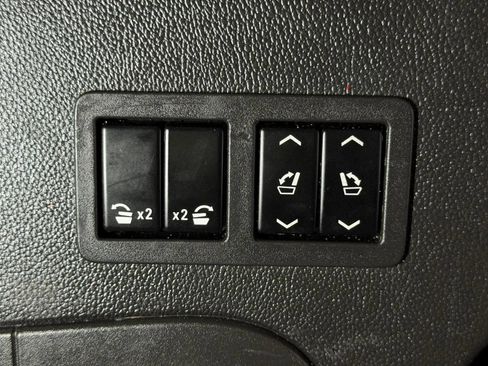 Used 2015 GMC Yukon Denali w/ Open Road Package AWD/4WD image 16