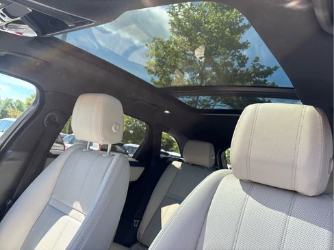 Used 2018 Land Rover Range Rover Velar R-Dynamic SE AWD/4WD image 39