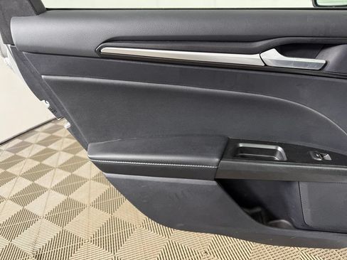 Used 2019 Ford Fusion Energi Titanium FWD image 24