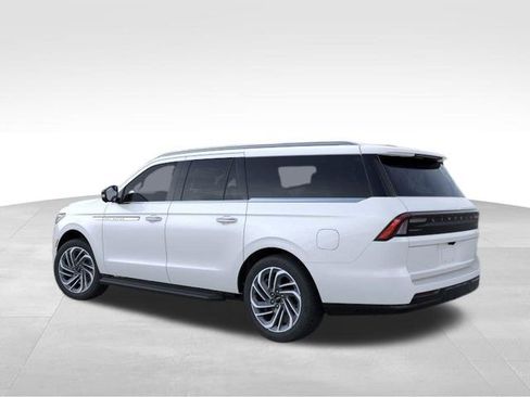 New 2026 Lincoln Navigator L Premier AWD/4WD image 4
