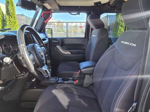 Used 2014 Jeep Wrangler Unlimited Rubicon w/ Connectivity Group AWD/4WD image 9