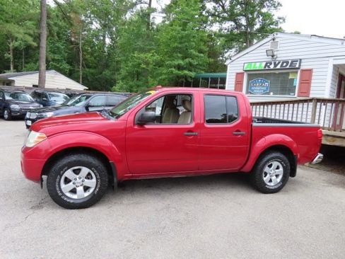 Used 2012 Nissan Frontier SV w/ SV Premium Utility Pkg AWD/4WD image 8