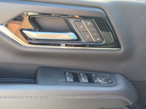 Certified 2025 GMC Yukon Denali AWD/4WD image 10