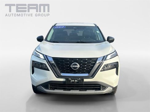 Used 2023 Nissan Rogue S image 2