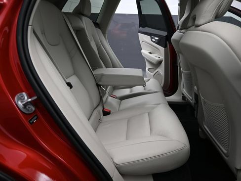 Used 2024 Volvo XC60 B5 Plus AWD/4WD image 19